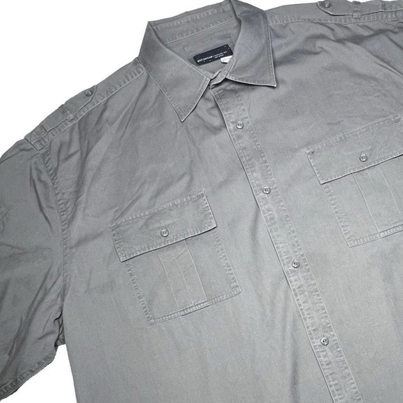Rocawear Short Sleeve Gray Button Up Shirt Work Casual Everyday Normcore Comfort - Picture 1 of 10